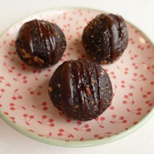 Schoko-Walnuss-Kugeln (Rohkost)