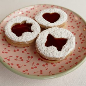 Schmetterlingstaler mit Puderzucker